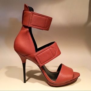 Report Signature Cooper Heels